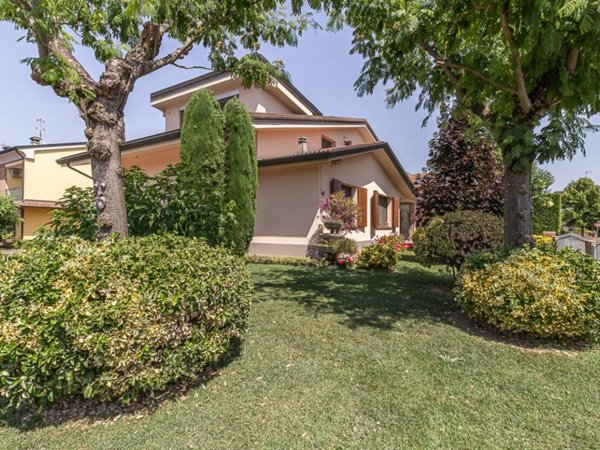casa indipendente in vendita a Terre del Reno