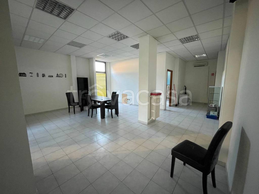 negozio in vendita a Terre del Reno in zona Mirabello