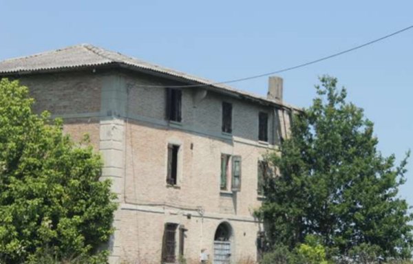 casa indipendente in vendita a Terre del Reno in zona Sant'Agostino