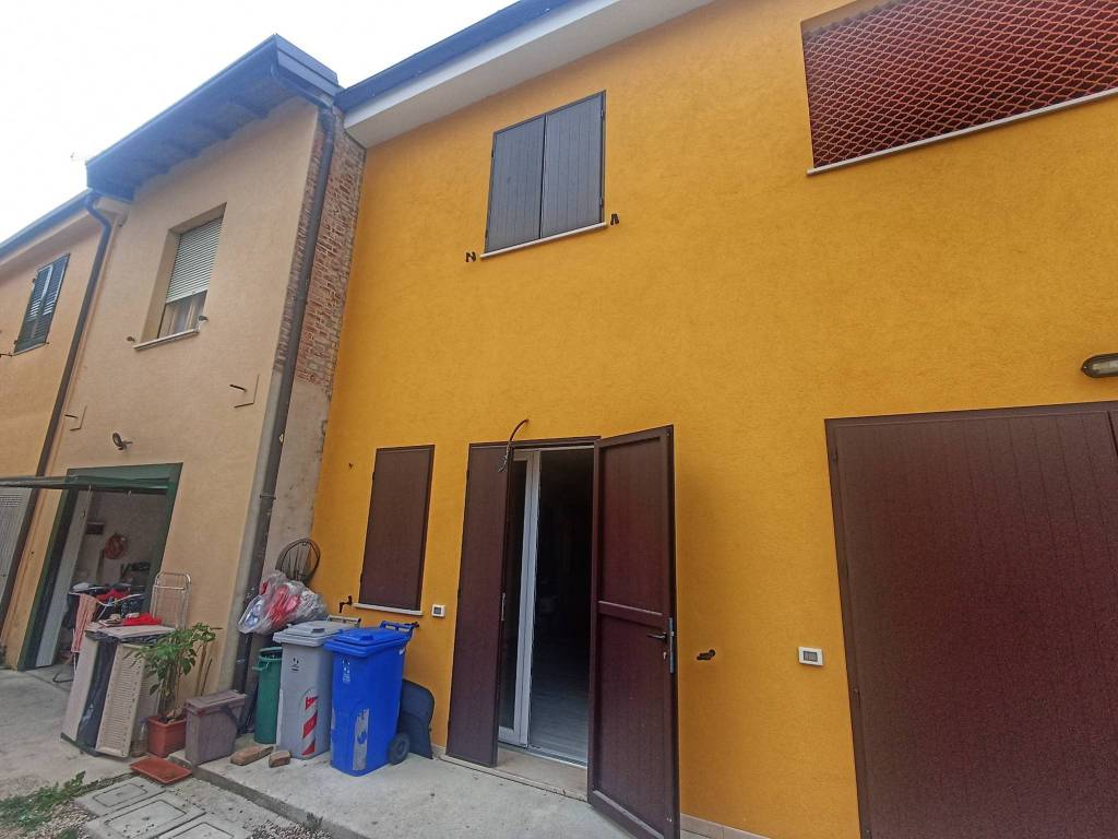 casa indipendente in vendita a Terre del Reno in zona Mirabello