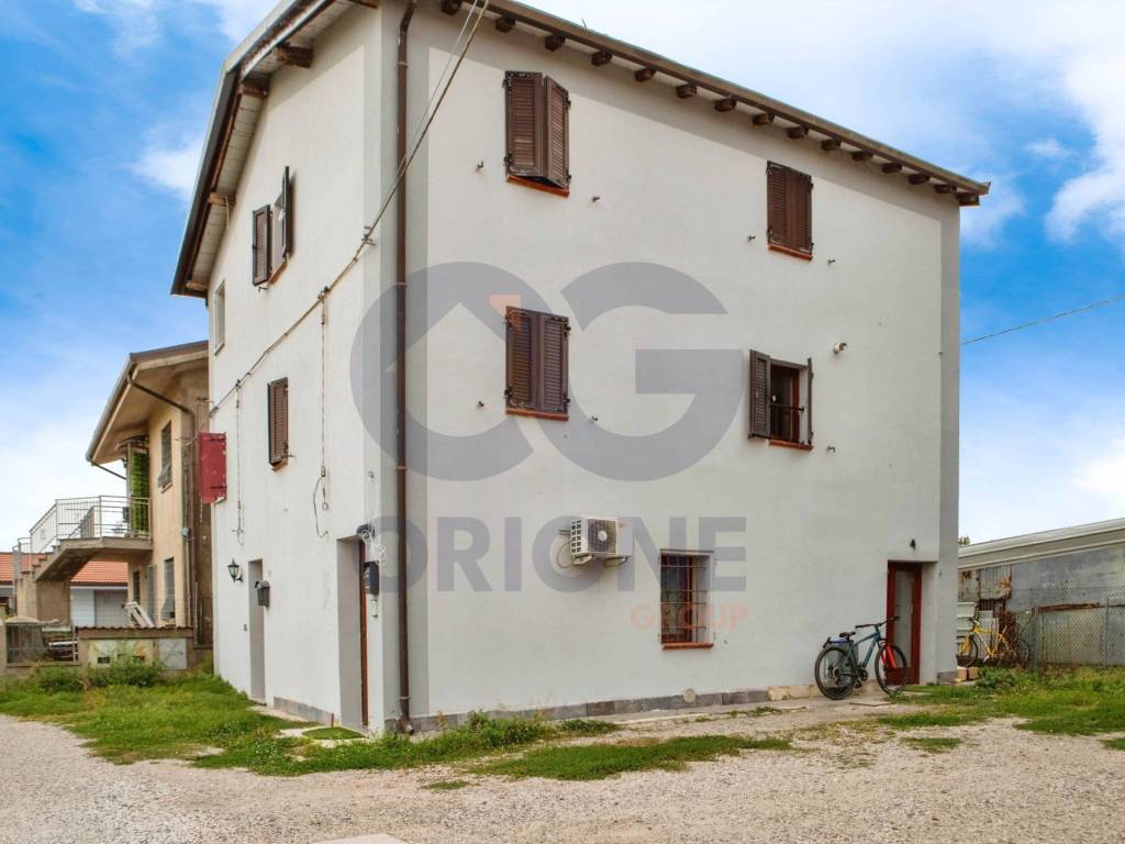 casa indipendente in vendita a Terre del Reno in zona Sant'Agostino