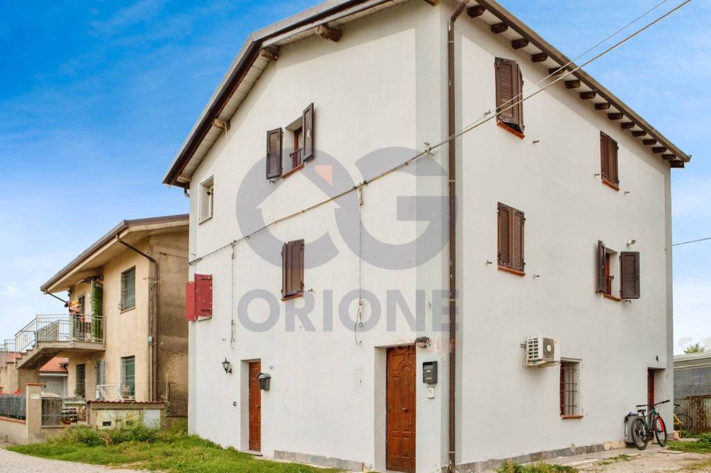 casa indipendente in vendita a Terre del Reno in zona Sant'Agostino