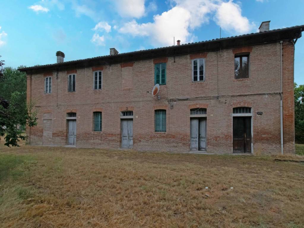 casa indipendente in vendita a Terre del Reno in zona Mirabello
