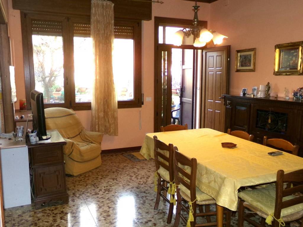 casa indipendente in vendita a Terre del Reno in zona Mirabello