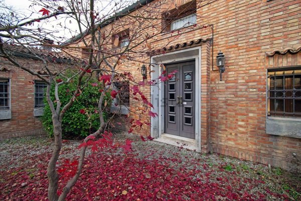 negozio in vendita a Terre del Reno in zona Mirabello