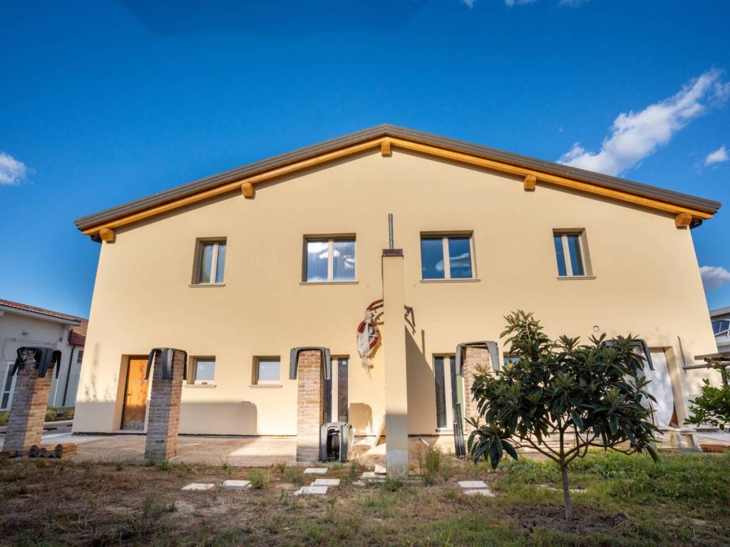 casa indipendente in vendita a Terre del Reno in zona Mirabello