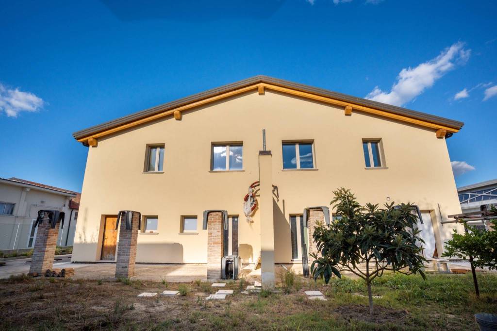 casa indipendente in vendita a Terre del Reno