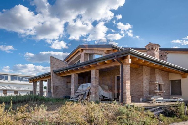 casa indipendente in vendita a Terre del Reno