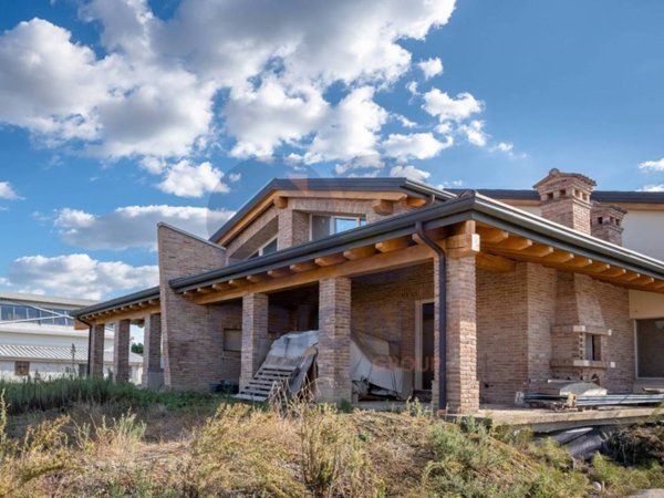 casa indipendente in vendita a Terre del Reno in zona Mirabello