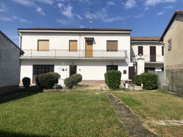 casa indipendente in vendita a Terre del Reno in zona Mirabello