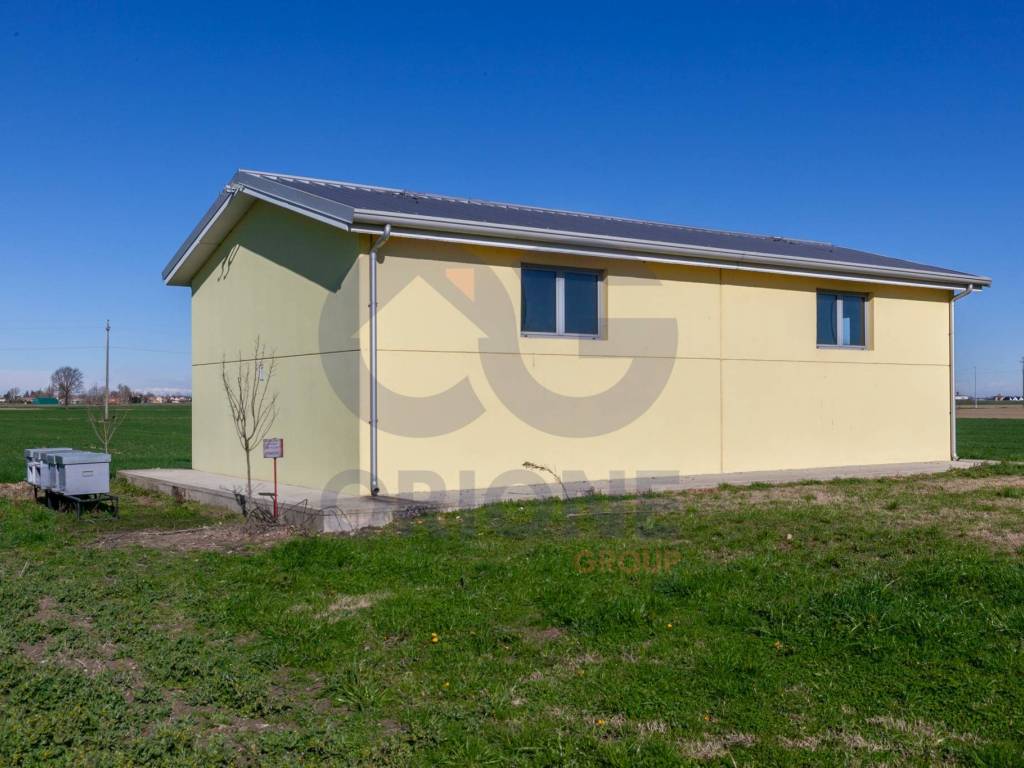 locale commerciale in vendita a Terre del Reno