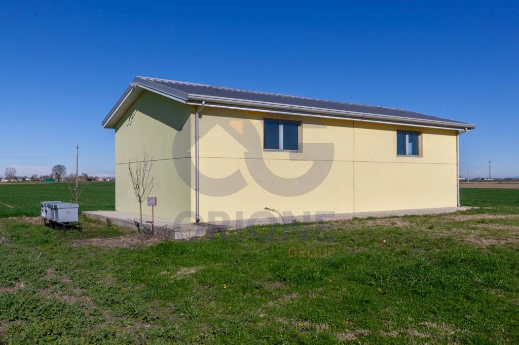 locale commerciale in vendita a Terre del Reno