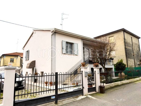 casa indipendente in vendita a Terre del Reno in zona Sant'Agostino
