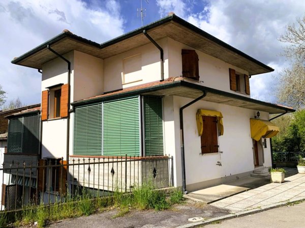 casa indipendente in vendita a Terre del Reno in zona Sant'Agostino