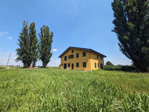 casa indipendente in vendita a Terre del Reno