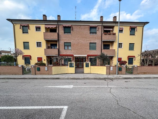 appartamento in vendita a Terre del Reno in zona Mirabello