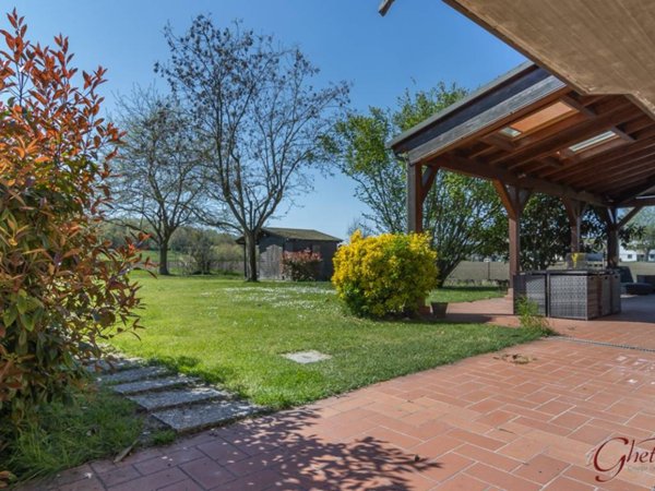 casa indipendente in vendita a Terre del Reno in zona Sant'Agostino