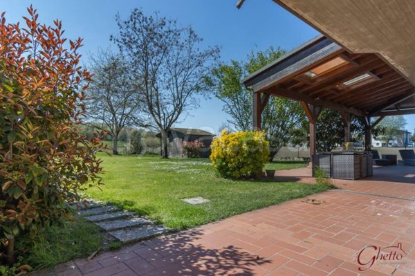 casa indipendente in vendita a Terre del Reno in zona Sant'Agostino