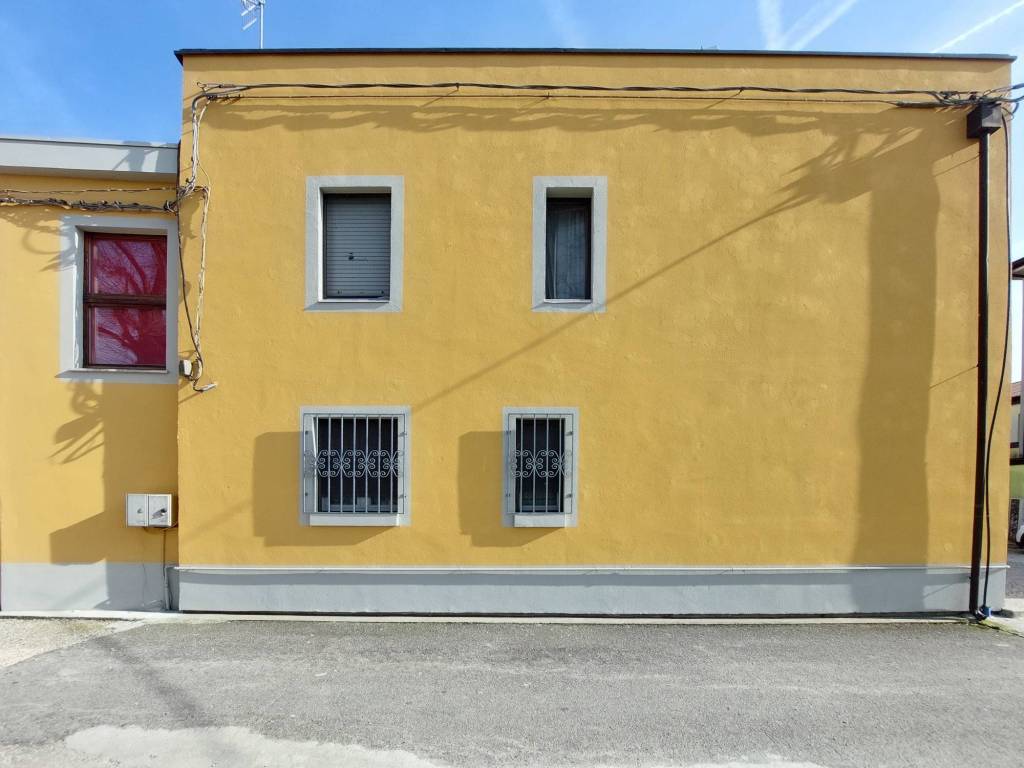 casa indipendente in vendita a Terre del Reno
