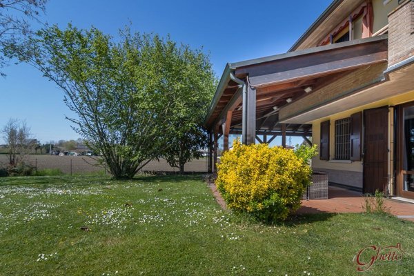 casa indipendente in vendita a Terre del Reno in zona Sant'Agostino