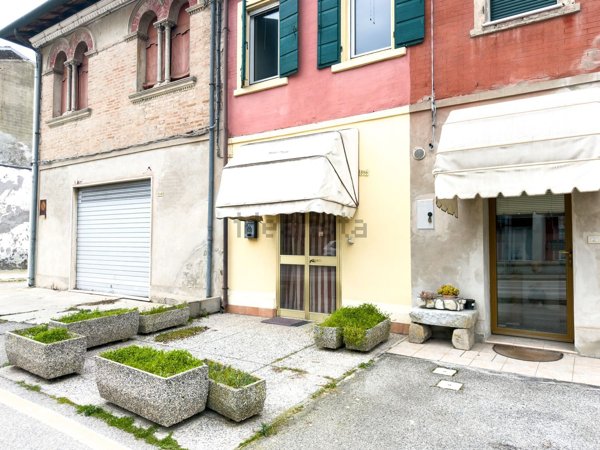 casa indipendente in vendita a Terre del Reno in zona Mirabello