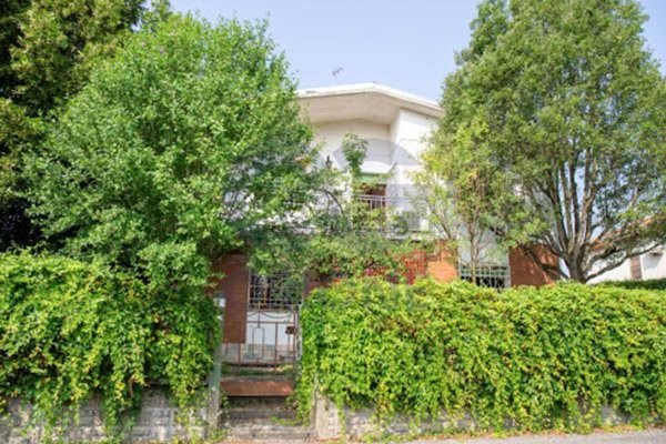 casa indipendente in vendita a Terre del Reno in zona Sant'Agostino