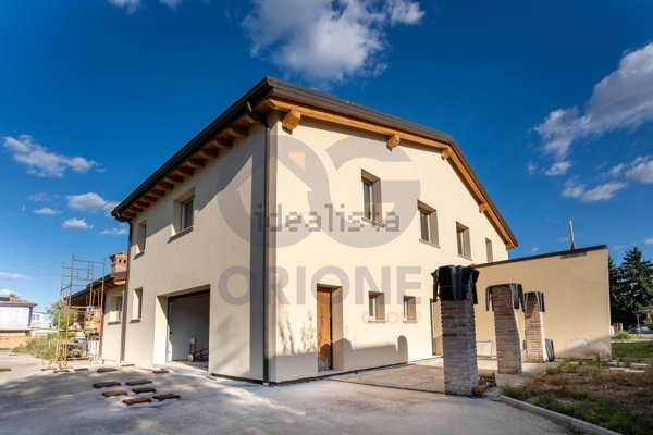 casa indipendente in vendita a Terre del Reno