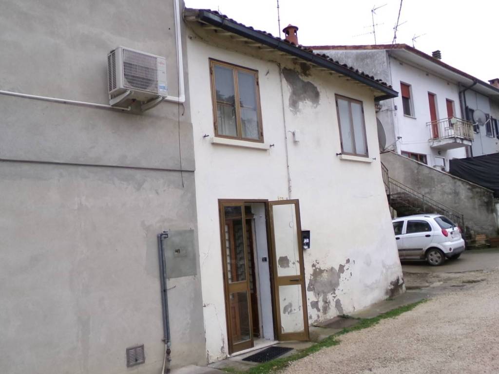 casa indipendente in vendita a Terre del Reno in zona Mirabello