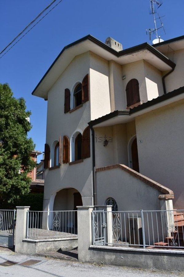 casa indipendente in vendita a Terre del Reno
