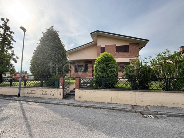 casa indipendente in vendita a Terre del Reno in zona Mirabello