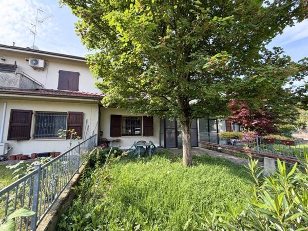 casa indipendente in vendita a Terre del Reno in zona Sant'Agostino