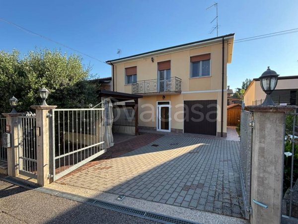 casa indipendente in vendita a Terre del Reno