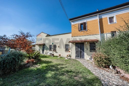 casa indipendente in vendita a Terre del Reno