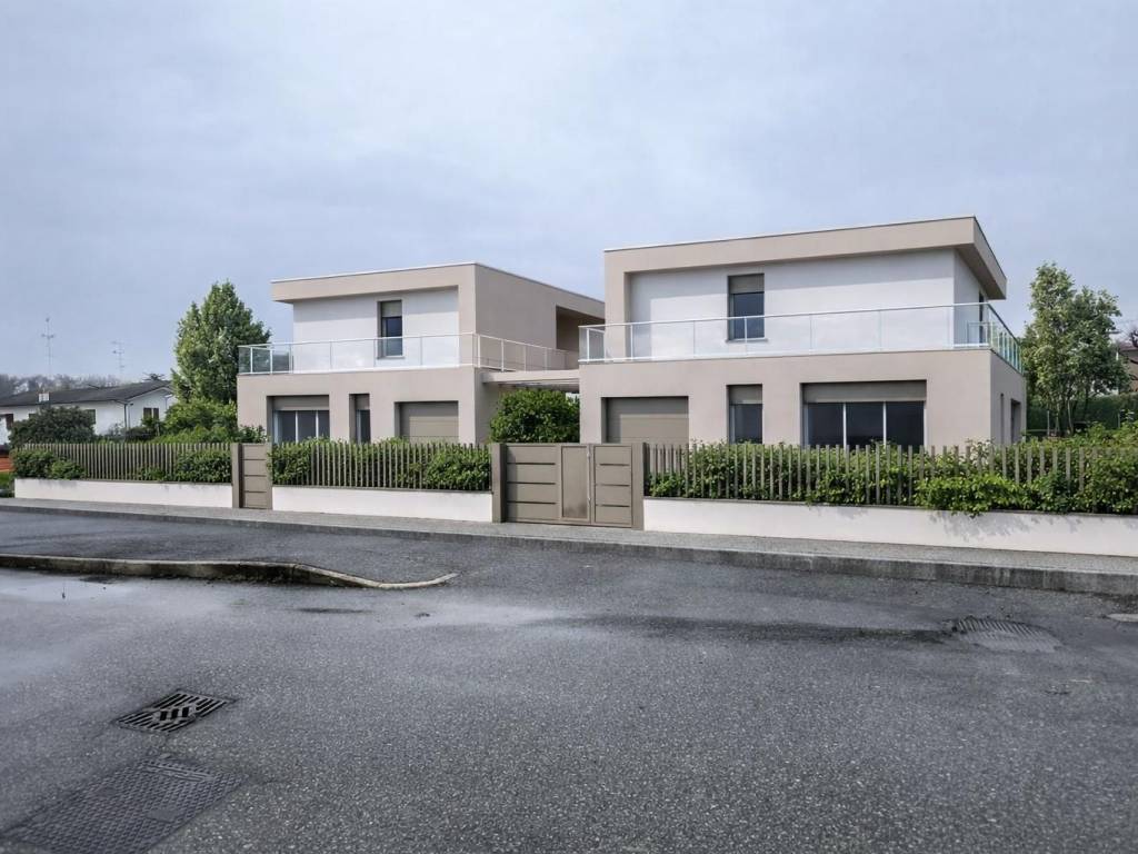 casa indipendente in vendita a Terre del Reno in zona Sant'Agostino
