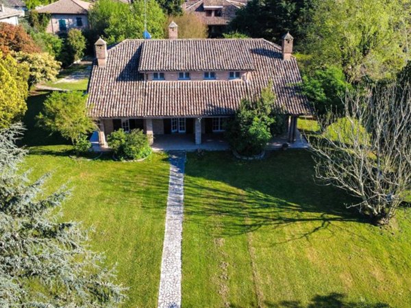 casa indipendente in vendita a Terre del Reno in zona Mirabello