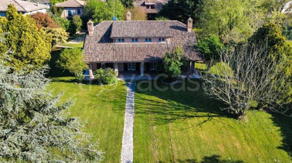casa indipendente in vendita a Terre del Reno in zona Mirabello
