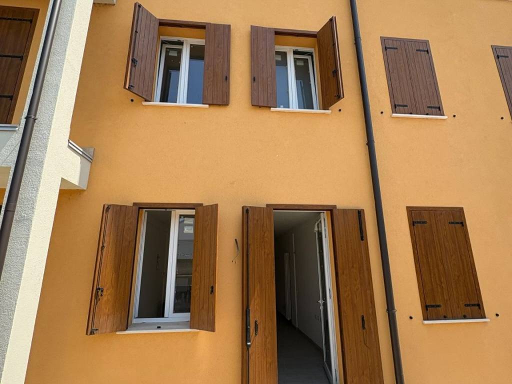 casa indipendente in vendita a Terre del Reno in zona Sant'Agostino