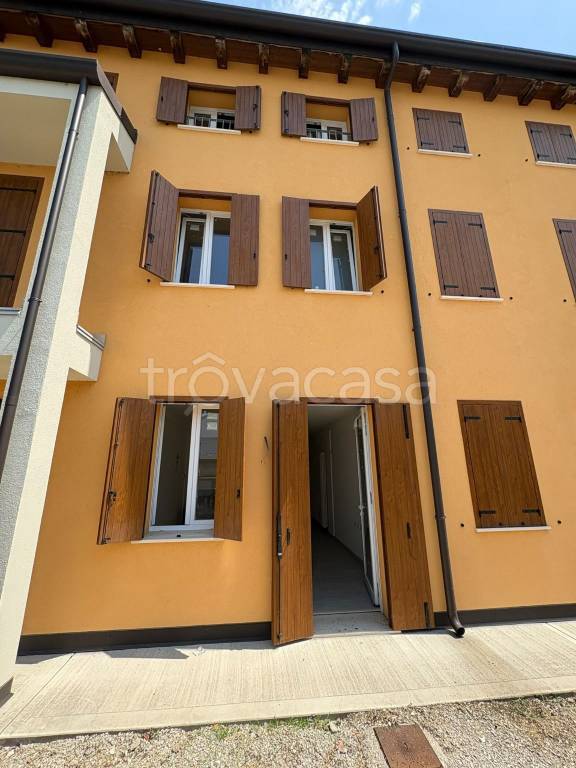 casa indipendente in vendita a Terre del Reno in zona Sant'Agostino