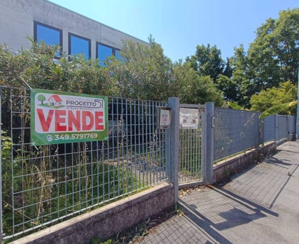 locale commerciale in vendita a Terre del Reno