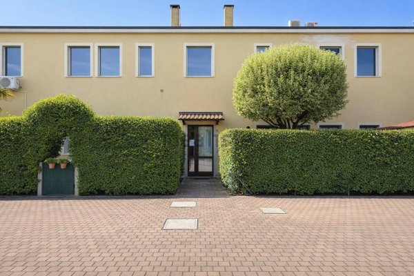 appartamento in vendita a Terre del Reno in zona Mirabello