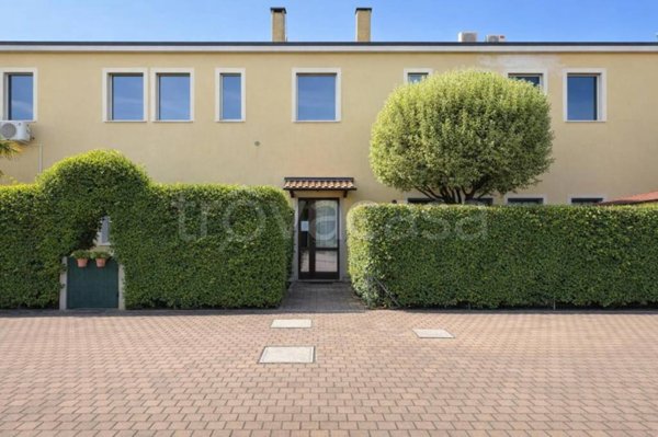 appartamento in vendita a Terre del Reno in zona Mirabello