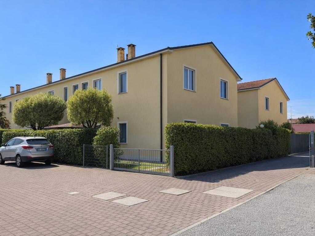 appartamento in vendita a Terre del Reno in zona Mirabello