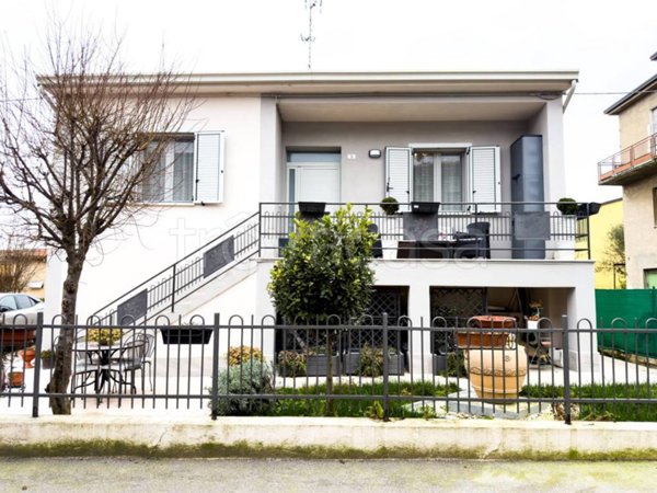 casa indipendente in vendita a Terre del Reno in zona Sant'Agostino
