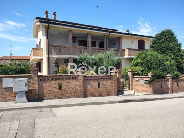 casa indipendente in vendita a Terre del Reno in zona Mirabello