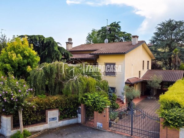 casa indipendente in vendita a Terre del Reno in zona Sant'Agostino