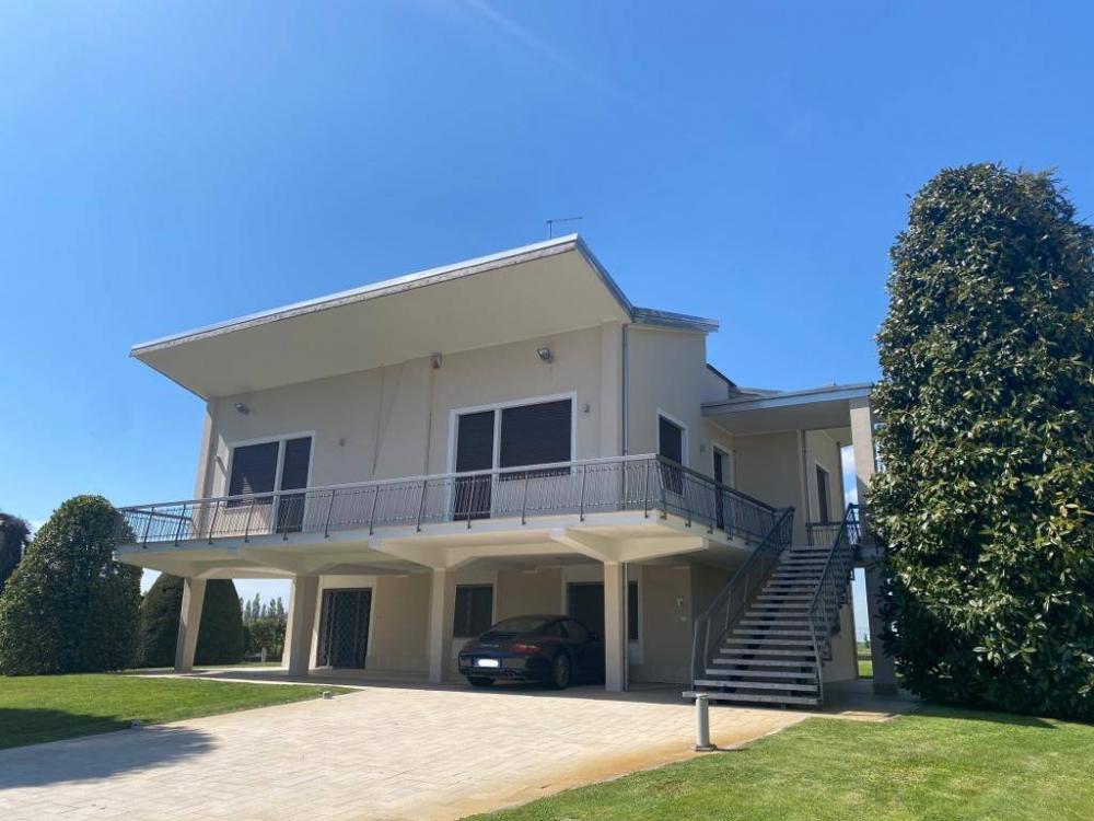casa indipendente in vendita a Terre del Reno in zona Sant'Agostino
