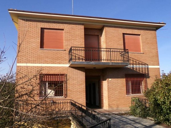 casa indipendente in vendita a Terre del Reno in zona Mirabello
