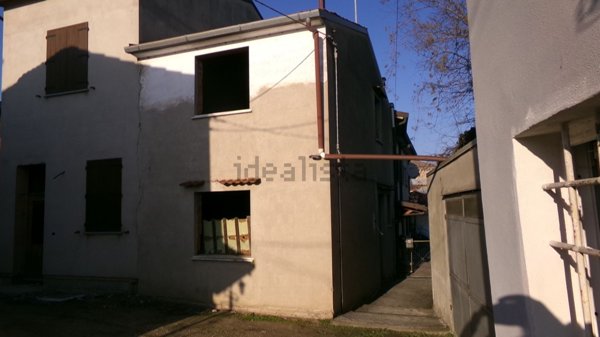 casa indipendente in vendita a Terre del Reno in zona Mirabello