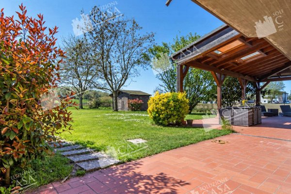 casa indipendente in vendita a Terre del Reno in zona Sant'Agostino
