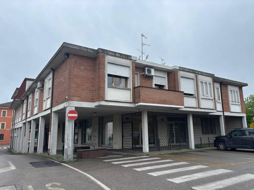 appartamento in vendita a Terre del Reno in zona Mirabello